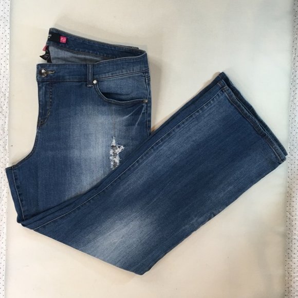 Torrid Women's Blue Jeans Distressed Size 20